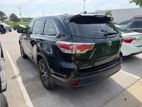More photos of 2016 Toyota Highlander XLE V6 at Jay Wolfe Toyota, MO