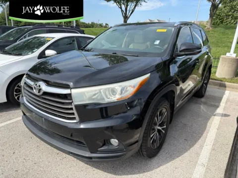 Black 2016 Toyota Highlander XLE V6 for sale in Kansas City, MO