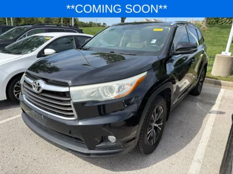 Black 2016 Toyota Highlander XLE V6 for sale in Kansas City, MO