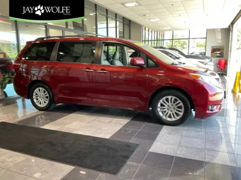 Red 2015 Toyota Sienna XLE for sale in Kansas City, MO