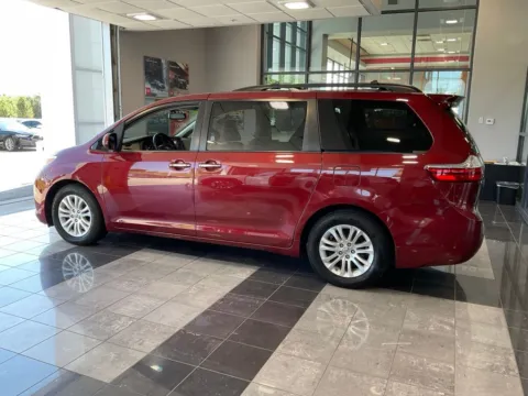 More photos of 2015 Toyota Sienna XLE at Jay Wolfe Toyota, MO