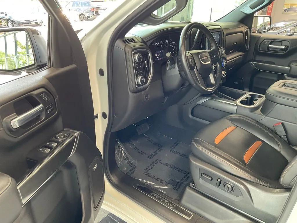 GMC Sierra photo 8