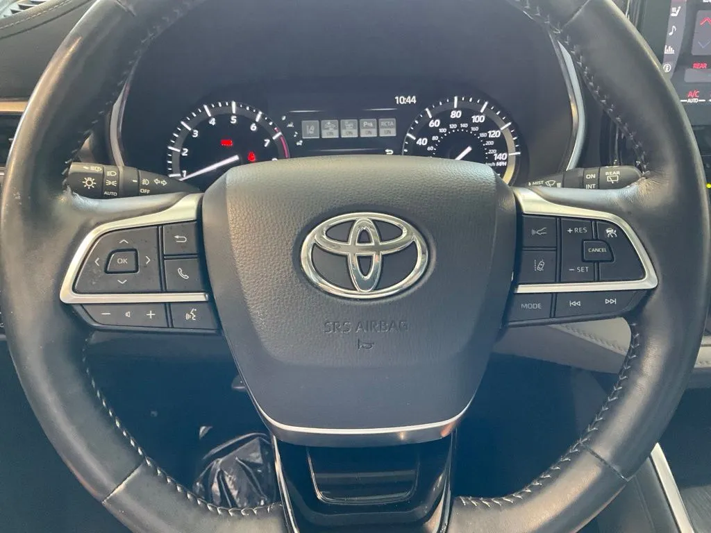 Toyota Highlander photo 11