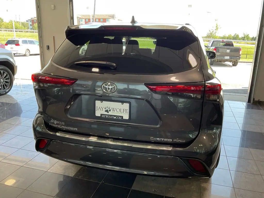 Toyota Highlander photo 5