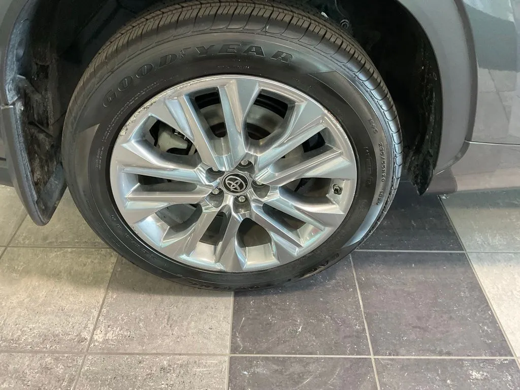 Toyota Highlander photo 7