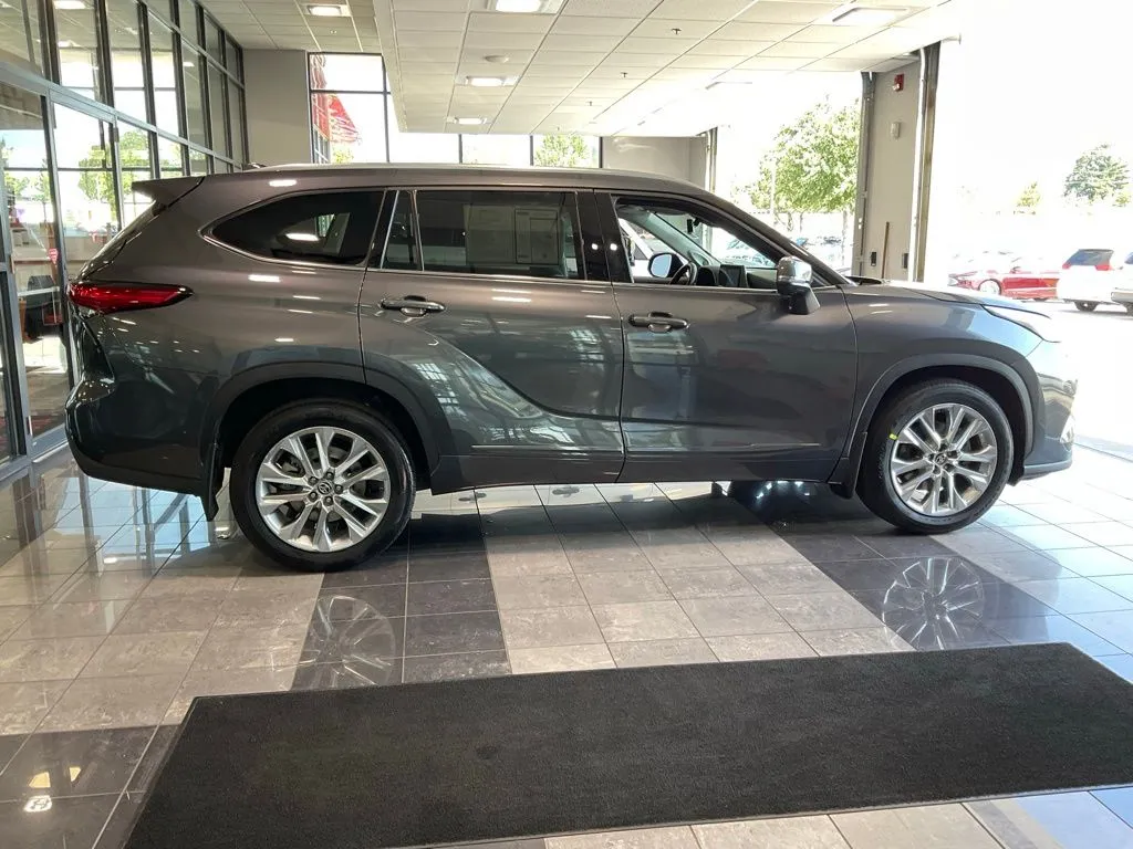 Toyota Highlander photo 6