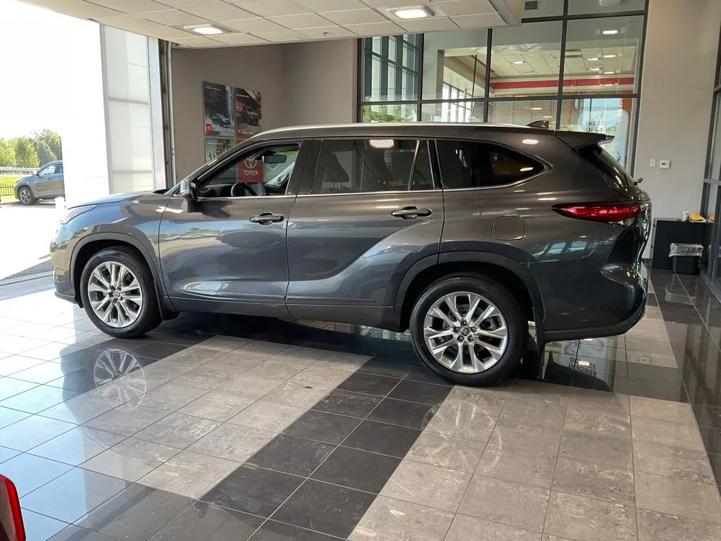 Toyota Highlander photo 4
