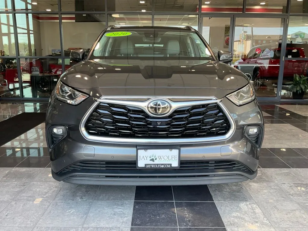 Toyota Highlander photo 2