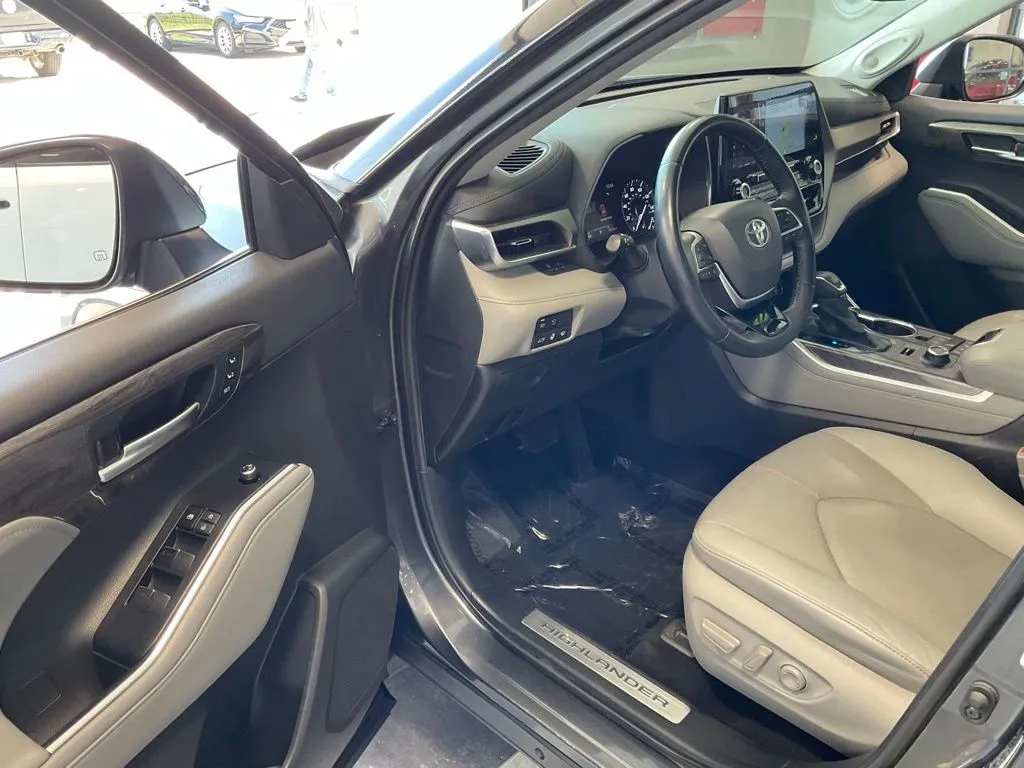 Toyota Highlander photo 9