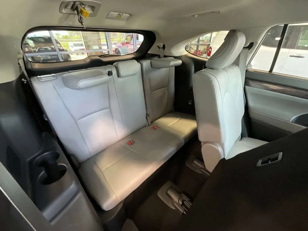Toyota Highlander photo 22