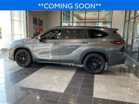 More photos of 2023 Toyota Highlander XSE at Jay Wolfe Toyota, MO