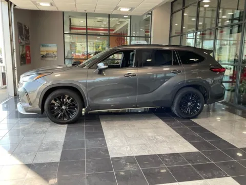 Another view of 2023 Toyota Highlander XSE for sale in Kansas City, MO at Jay Wolfe Toyota