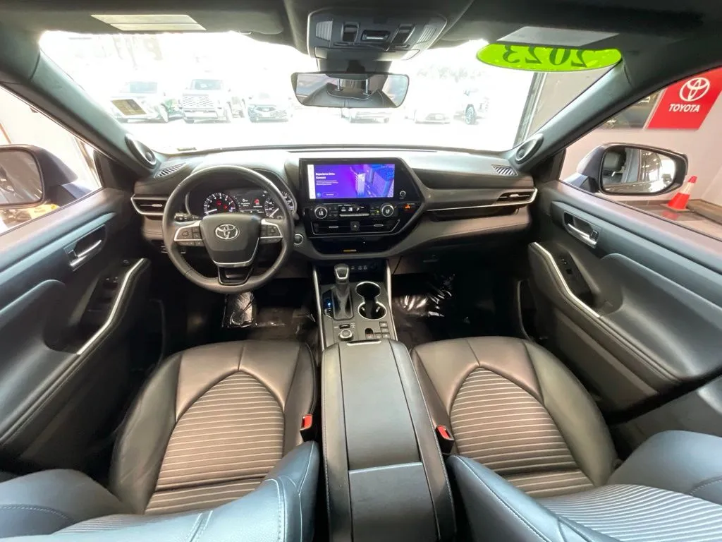 Toyota Highlander photo 8
