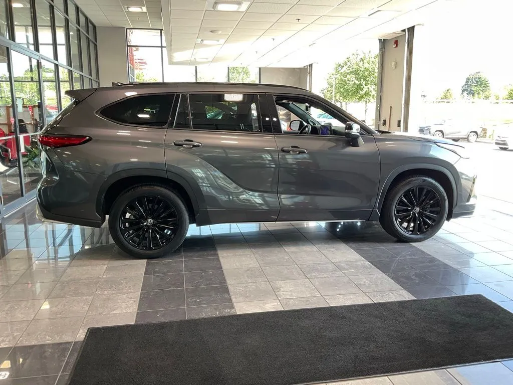 Toyota Highlander photo 6