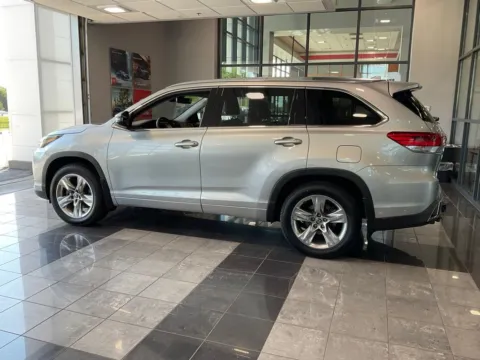 More photos of 2019 Toyota Highlander Limited at Jay Wolfe Toyota, MO