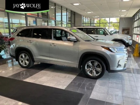 Silver 2019 Toyota Highlander Limited for sale in Kansas City, MO