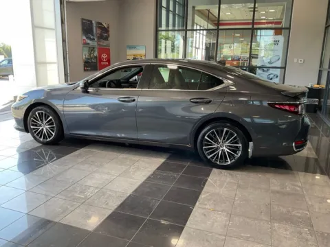 More photos of 2022 Lexus ES 250 at Jay Wolfe Toyota, MO