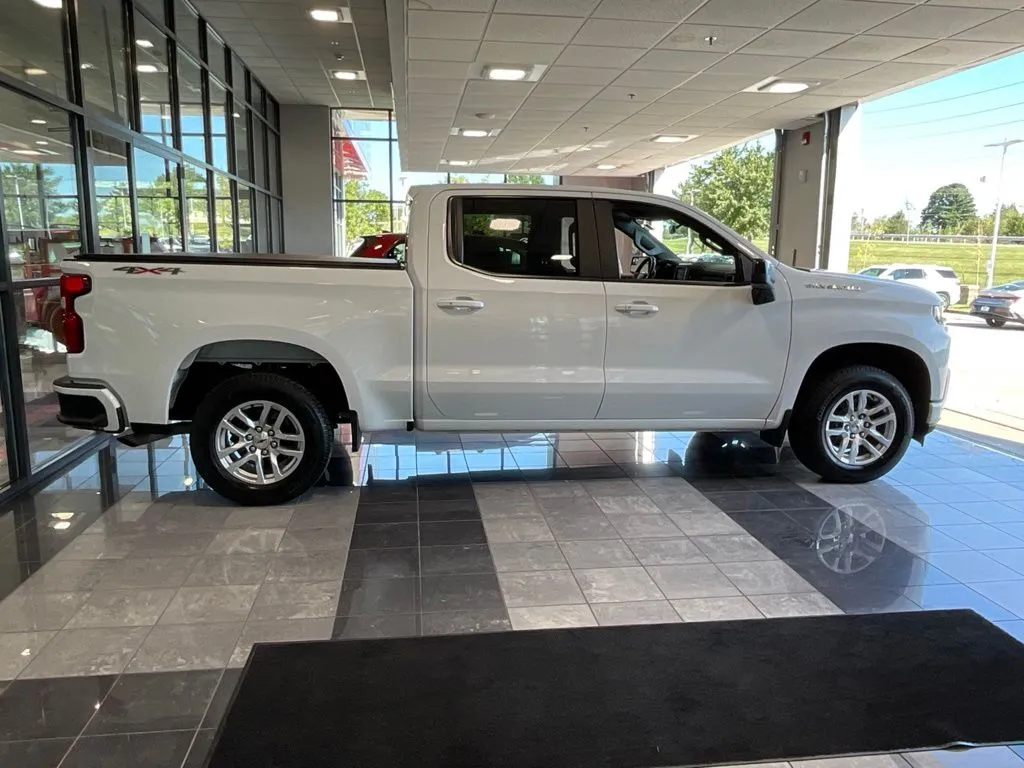 Chevrolet Silverado photo 6