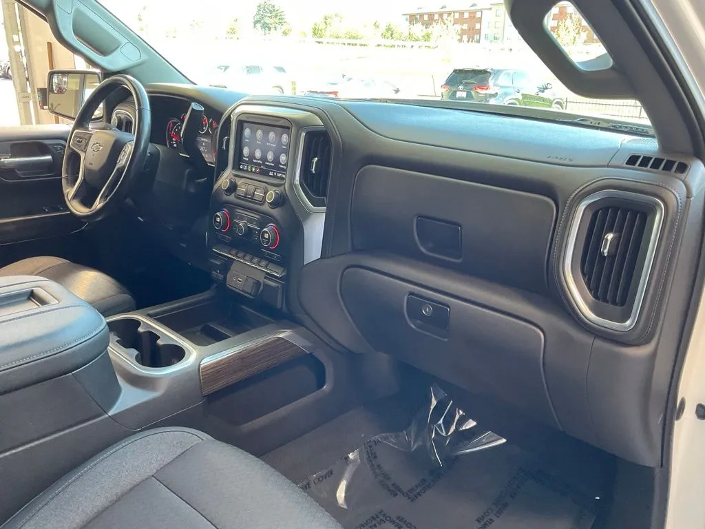 Chevrolet Silverado photo 17