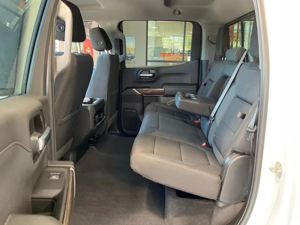 Chevrolet Silverado photo 21