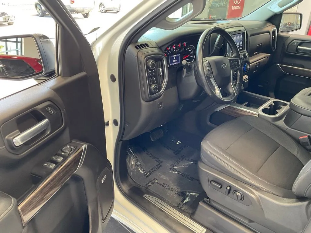 Chevrolet Silverado photo 9