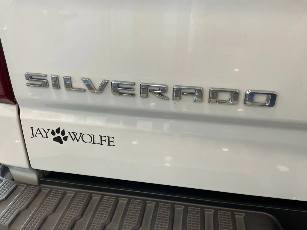 Chevrolet Silverado photo 22
