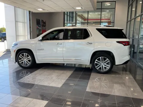 More photos of 2023 Chevrolet Traverse High Country at Jay Wolfe Toyota, MO