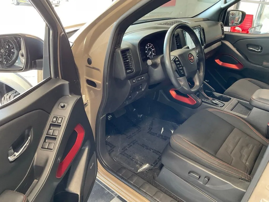 Nissan Frontier photo 9