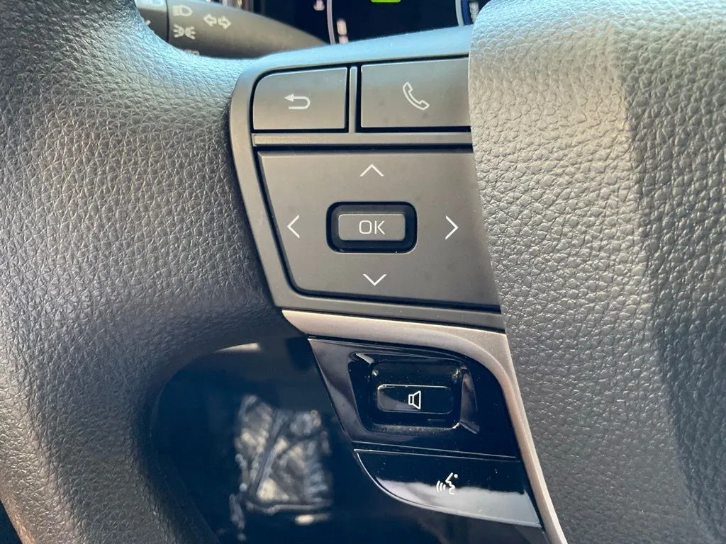 Toyota Camry photo 12
