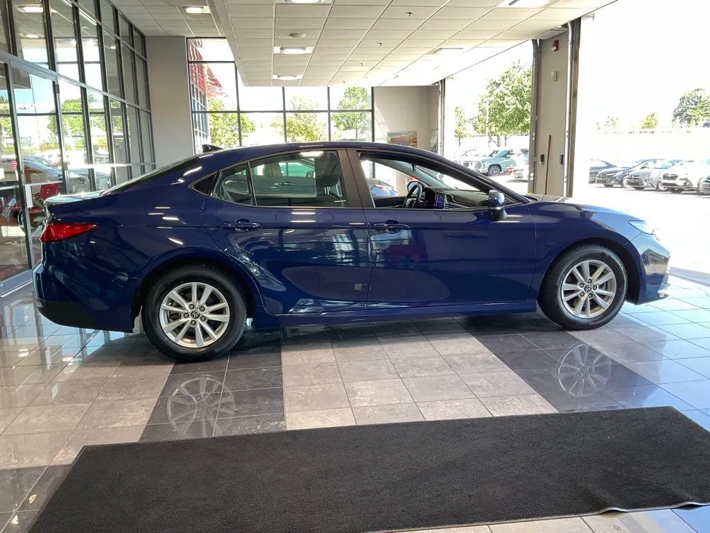 Toyota Camry photo 6