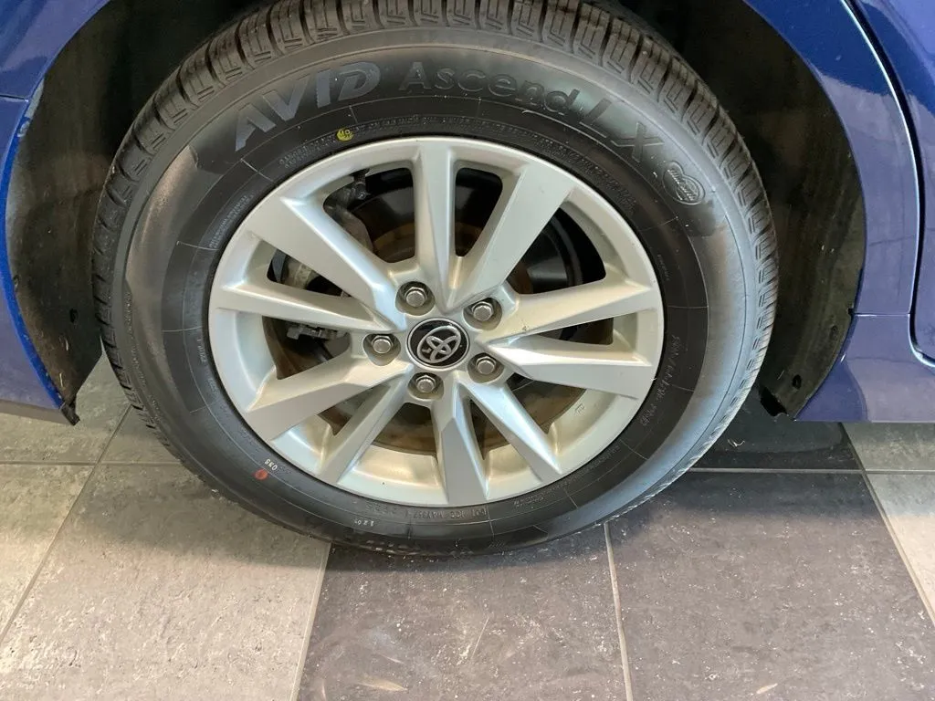 Toyota Camry photo 7