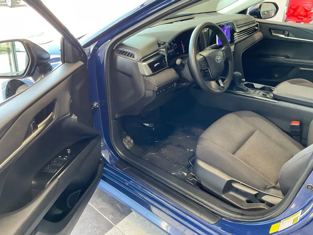 Toyota Camry photo 9