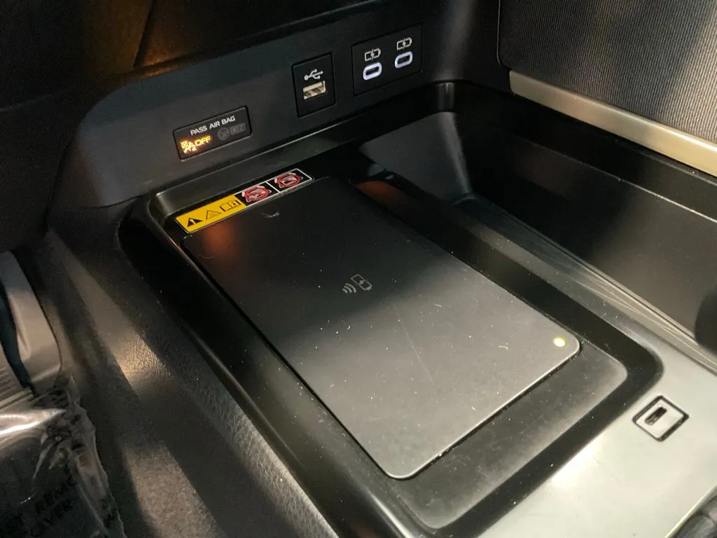 Toyota Camry photo 18