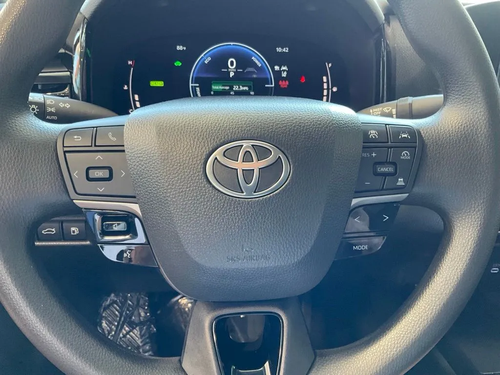 Toyota Camry photo 11