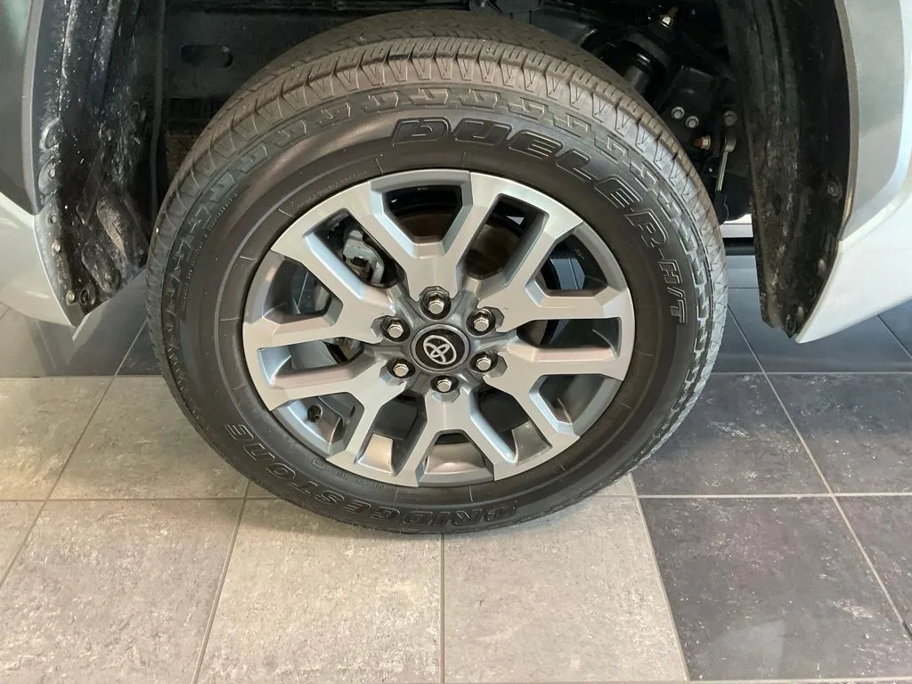 Toyota Tundra photo 7