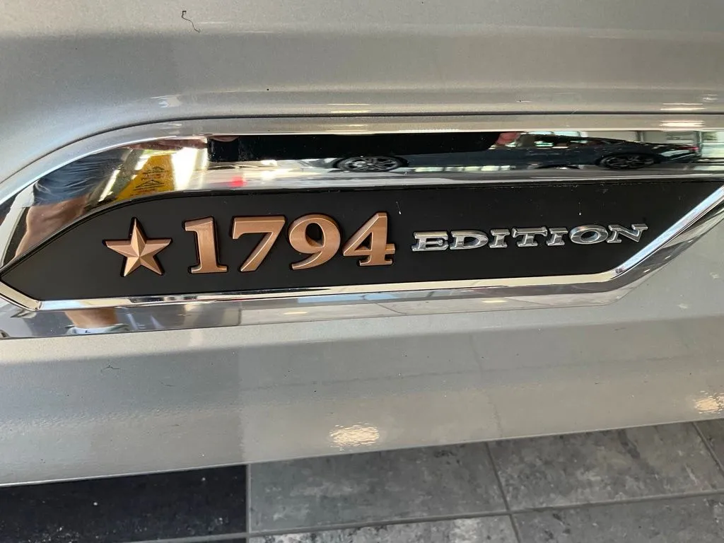 Toyota Tundra photo 23