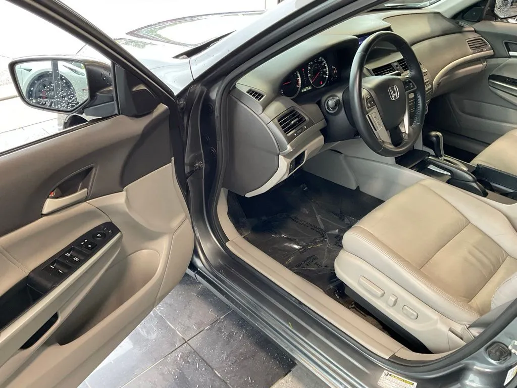 Honda Accord photo 9