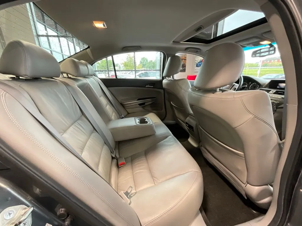 Honda Accord photo 18