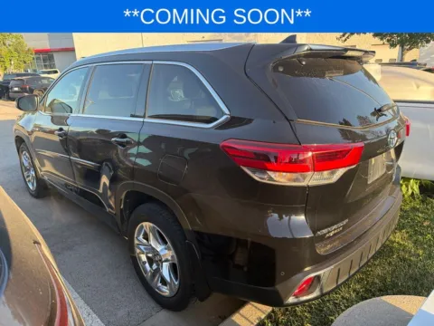 More photos of 2019 Toyota Highlander Hybrid Limited at Jay Wolfe Toyota, MO