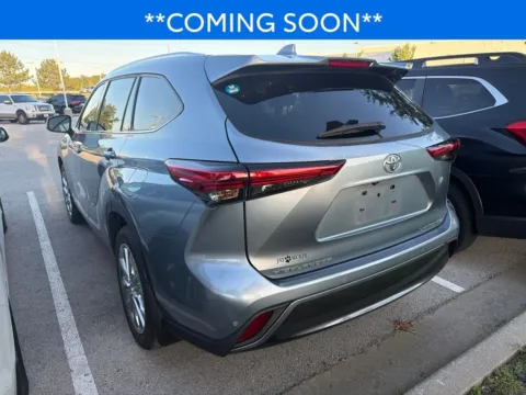More photos of 2021 Toyota Highlander Limited at Jay Wolfe Toyota, MO
