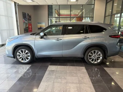 Another view of 2021 Toyota Highlander Limited for sale in Kansas City, MO at Jay Wolfe Toyota