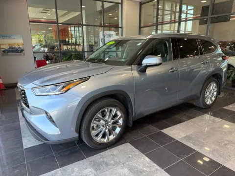 More photos of 2021 Toyota Highlander Limited at Jay Wolfe Toyota, MO