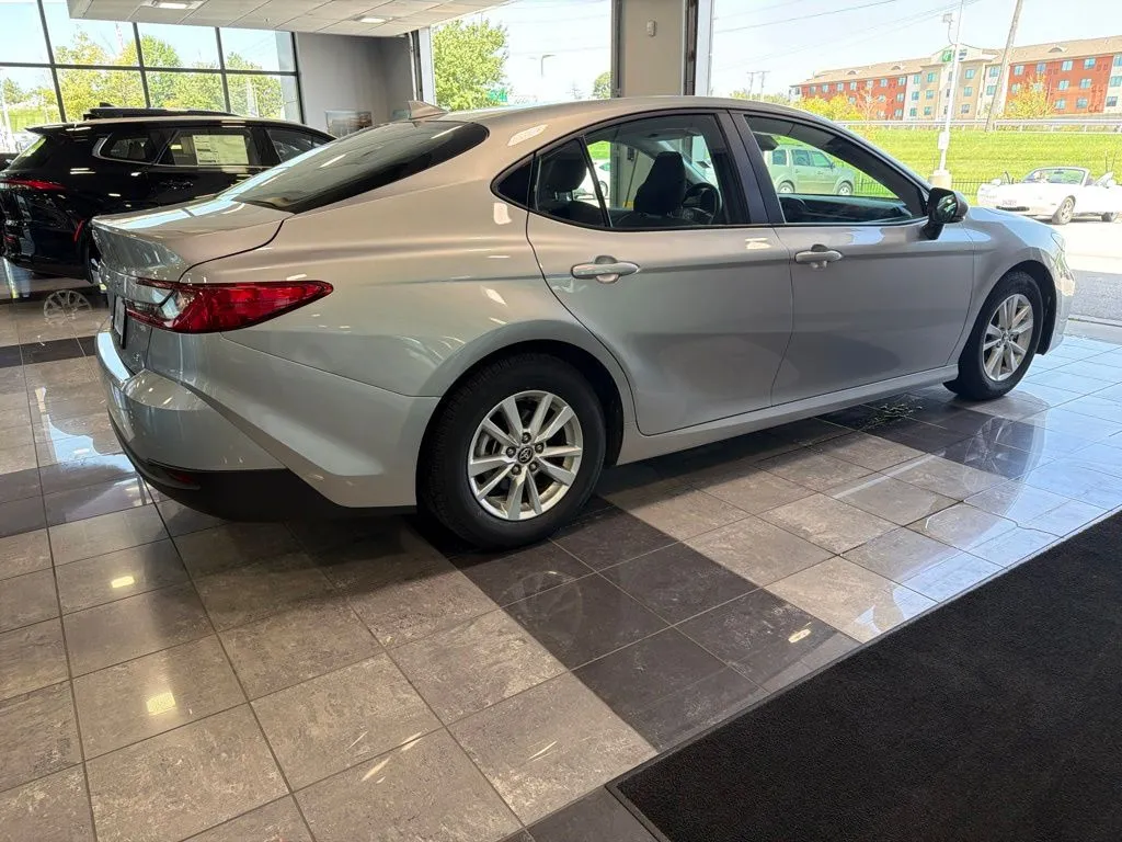Toyota Camry photo 6