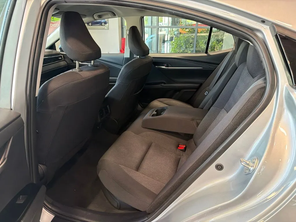 Toyota Camry photo 10