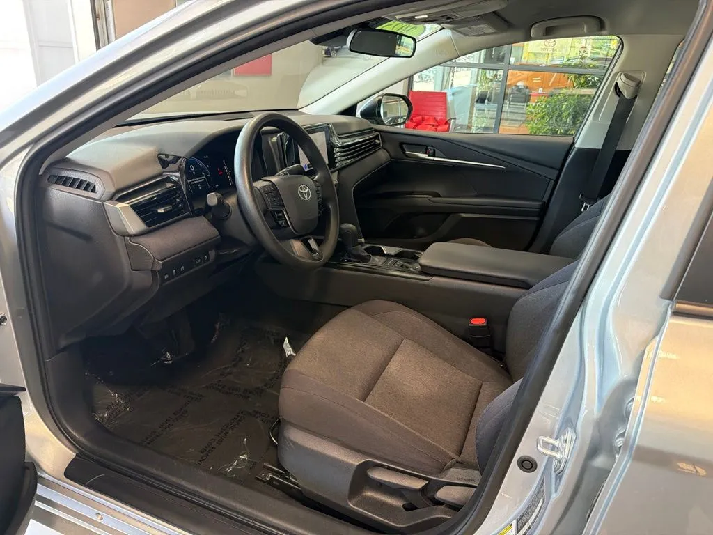 Toyota Camry photo 9