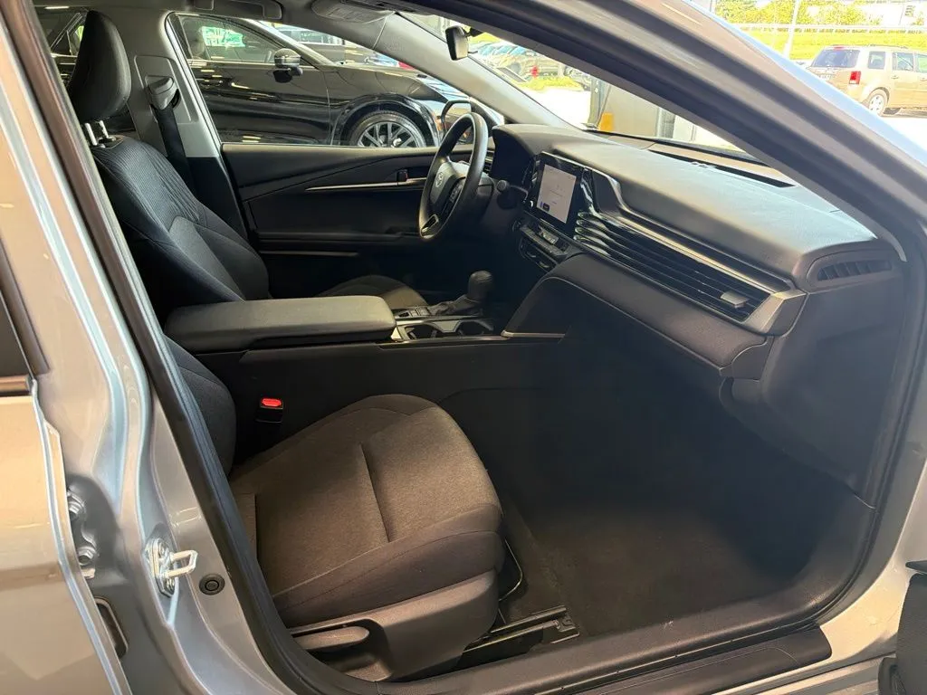 Toyota Camry photo 11