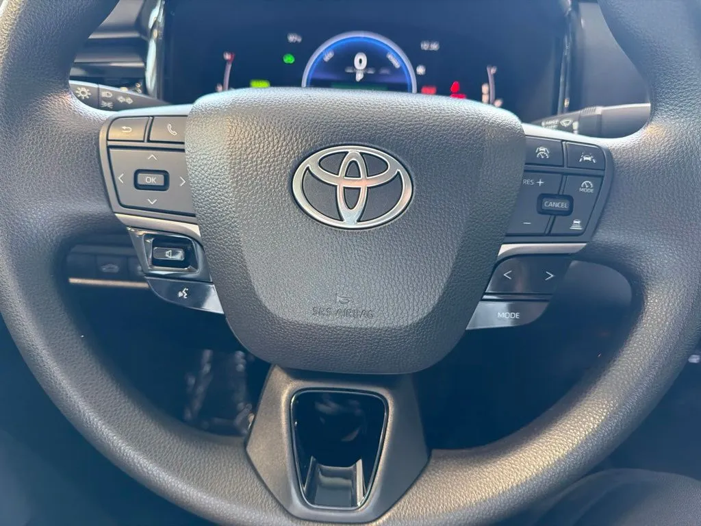 Toyota Camry photo 18