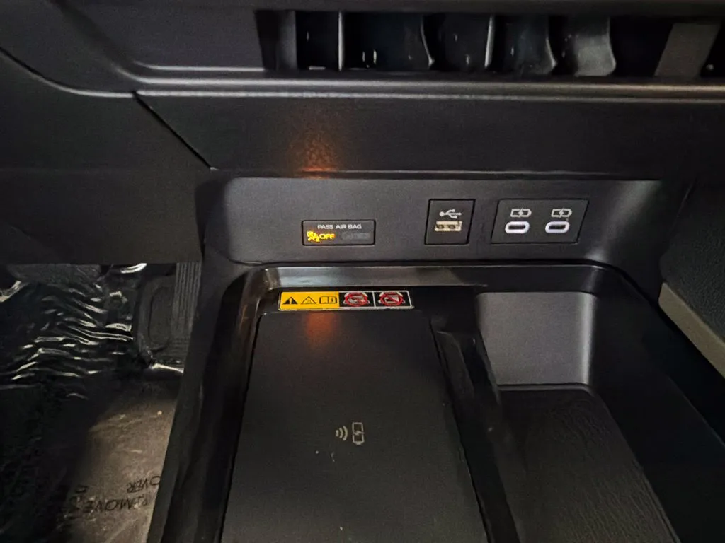 Toyota Camry photo 19