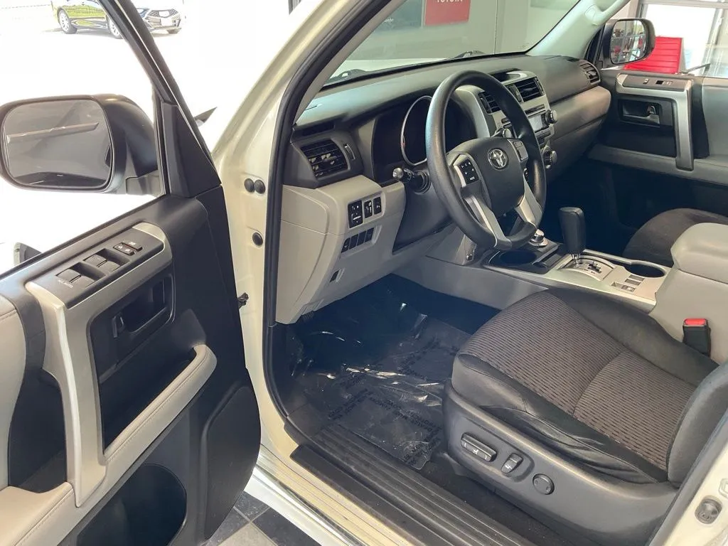 Toyota 4Runner photo 9