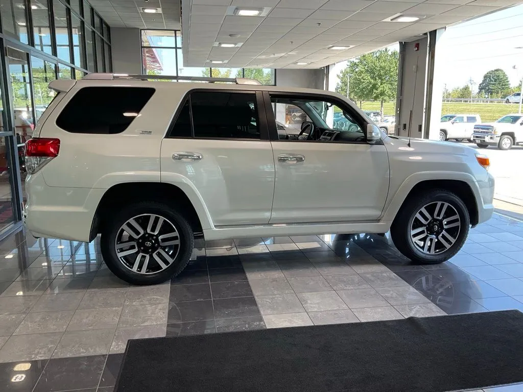 Toyota 4Runner photo 6